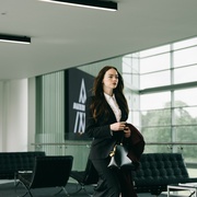 拯救地球 Bugonia 剧照