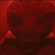 [恐怖/惊悚] 孤立无援 No One Will Save You  [凯特琳·德弗/金杰·克雷斯曼][蓝光/高清1080p/4K下载]