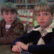 [家庭/奇幻] 魔鬼山历险记 Escape to Witch Mountain  [埃迪·艾伯特/雷·米兰德][蓝光/高清1080p/4K下载]