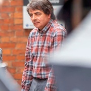 [喜剧/短片] 人来蜂 Man Vs Bee  [罗温·艾金森/克劳迪·布莱克利][蓝光/高清1080p/4K下载]