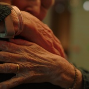 [剧情] 熟悉的触感 Familiar Touch  [H·乔恩·本杰明/凯思琳·查尔方特][蓝光/高清1080p/4K下载]