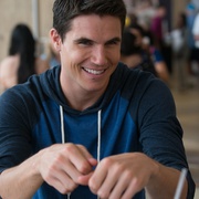 [喜剧] 丑女也有春天 The DUFF  [梅·惠特曼/罗比·阿美尔][蓝光/高清1080p/4K下载]