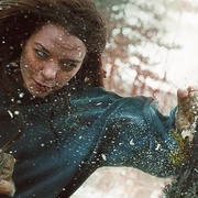 [动作/悬疑] 汉娜 第一季 Hanna Season 1  [埃斯梅·科里德-米尔斯/米瑞·伊诺丝][蓝光/高清1080p/4K下载]