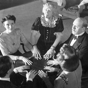 [奇幻/爱情] 欢乐的精灵 Blithe Spirit  [雷克斯·哈里森/康斯坦茨·卡明斯][蓝光/高清1080p/4K下载]