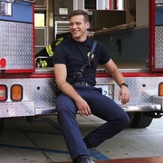 [惊悚/动作] 紧急呼救 第二季 9-1-1 Season 2  [安吉拉·贝塞特/彼得·克劳斯][蓝光/高清1080p/4K下载]