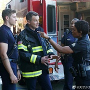 [惊悚/动作] 紧急呼救 第二季 9-1-1 Season 2  [安吉拉·贝塞特/彼得·克劳斯][蓝光/高清1080p/4K下载]