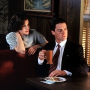 [惊悚/犯罪] 双峰 第一季 Twin Peaks Season 1  [凯尔·麦克拉克伦/梅晨·阿米克][蓝光/高清1080p/4K下载]