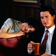 [惊悚/犯罪] 双峰 第一季 Twin Peaks Season 1  [凯尔·麦克拉克伦/梅晨·阿米克][蓝光/高清1080p/4K下载]