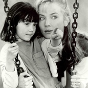 [惊悚] 推动摇篮的手 The Hand That Rocks the Cradle  [安娜贝拉·莎拉/瑞贝卡·德·莫妮][蓝光/高清1080p/4K下载]