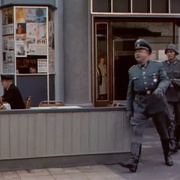 [惊悚] 伪叛国者 The Counterfeit Traitor  [威廉·霍尔登/莉莉·帕尔默][蓝光/高清1080p/4K下载]