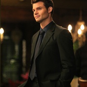 [爱情/恐怖] 吸血鬼日记 第三季 The Vampire Diaries Season 3  [妮娜·杜波夫/保罗·韦斯利][蓝光/高清1080p/4K下载]