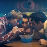 [喜剧] 中间人 The Inbetweeners Movie  [西蒙·伯德/Joe Thomas][蓝光/高清1080p/4K下载]