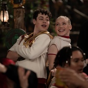 [歌舞/冒险] 僵尸高校4：吸血鬼黎明 Zombies 4: Dawn of the Vampires  [梅格·唐纳利/麦洛·曼海姆][蓝光/高清1080p/4K下载]