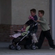 [喜剧/爱情] 绝望主妇 第二季 Desperate Housewives Season 2  [玛西亚·克劳斯/菲丽西提·霍夫曼][蓝光/高清1080p/4K下载]